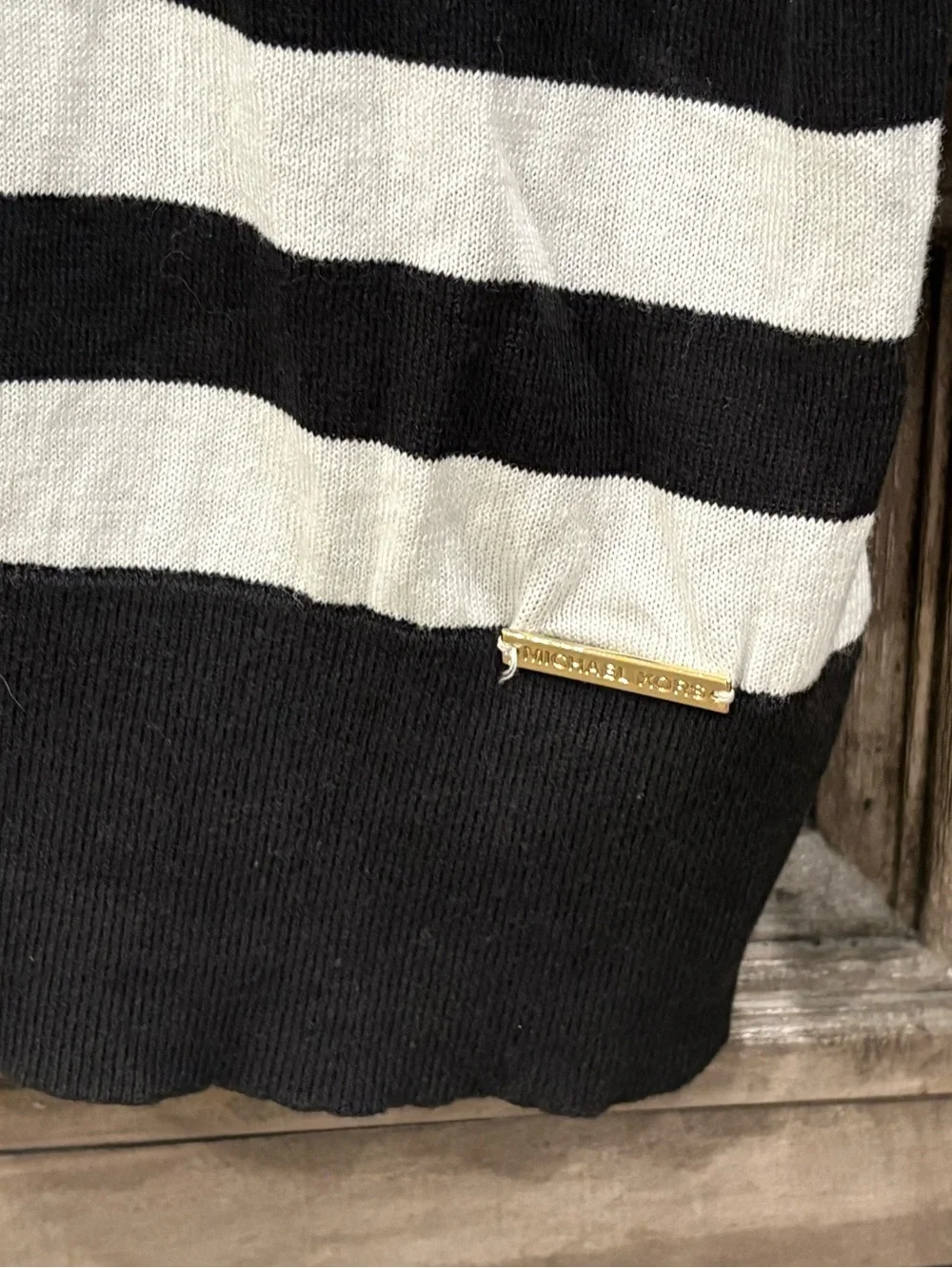 EUC Women’s MICHAEL KORS Black/White Stripe Gold Metal Accent Light Sweater (L)